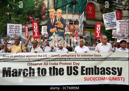 Kalkutta, Indien. Oktober 2025. KOLKATA, INDIEN - 7. OKTOBER: Anhänger des Sozialistischen Einheitszentrums Indiens (Kommunist) veranstalten eine propalästinensische Kundgebung mit einem Bildnis des US-Präsidenten Donald Trump und des israelischen Ministerpräsidenten Benjamin Netanjahu wegen des Angriffs auf den Gazastreifen und des Abfangens von "Flotilla"-Hilfsbooten durch Israel am 7. Oktober 2025 in Kalkutta, Indien. (Foto: Samir Jana/Hindustan Times/SIPA USA) Credit: SIPA USA/Alamy Live News Stockfoto