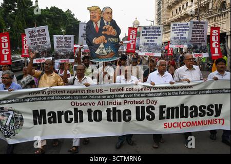 Kalkutta, Indien. Oktober 2025. KOLKATA, INDIEN - 7. OKTOBER: Anhänger des Sozialistischen Einheitszentrums Indiens (Kommunist) veranstalten eine propalästinensische Kundgebung mit einem Bildnis des US-Präsidenten Donald Trump und des israelischen Ministerpräsidenten Benjamin Netanjahu wegen des Angriffs auf den Gazastreifen und des Abfangens von "Flotilla"-Hilfsbooten durch Israel am 7. Oktober 2025 in Kalkutta, Indien. (Foto: Samir Jana/Hindustan Times/SIPA USA) Credit: SIPA USA/Alamy Live News Stockfoto