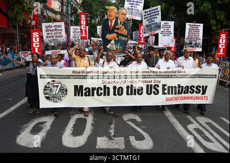 Kalkutta, Indien. Oktober 2025. KOLKATA, INDIEN - 7. OKTOBER: Anhänger des Sozialistischen Einheitszentrums Indiens (Kommunist) veranstalten eine propalästinensische Kundgebung mit einem Bildnis des US-Präsidenten Donald Trump und des israelischen Ministerpräsidenten Benjamin Netanjahu wegen des Angriffs auf den Gazastreifen und des Abfangens von "Flotilla"-Hilfsbooten durch Israel am 7. Oktober 2025 in Kalkutta, Indien. (Foto: Samir Jana/Hindustan Times/SIPA USA) Credit: SIPA USA/Alamy Live News Stockfoto