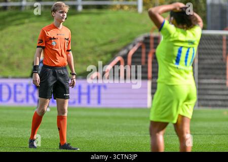 Deinze, Belgien. Oktober 2025. Schiedsrichter Eliot Cluny, dargestellt während eines Frauenfußballspiels zwischen RSC Anderlecht Women und AA Gent Ladies am dritten Spieltag der Saison 2024 - 2025 der Belgischen Lotto Womens Super League, am Samstag, 4. Oktober 2025 in Deinze, Belgien. Quelle: Sportpix/Alamy Live News Stockfoto