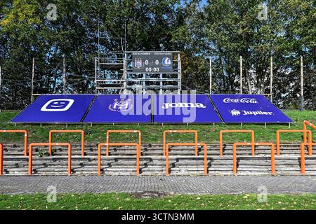 Deinze, Belgien. Oktober 2025. Scoreboard vor einem Frauenfußballspiel zwischen RSC Anderlecht Women und AA Gent Ladies am dritten Spieltag der Saison 2024 - 2025 der Belgischen Lotto Womens Super League am Samstag, 4. Oktober 2025 in Deinze, Belgien. Quelle: Sportpix/Alamy Live News Stockfoto