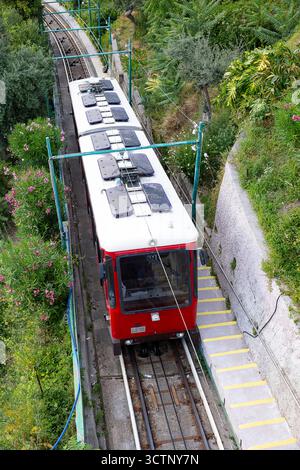 Capri, Standseilbahn, Standseilbahn, Seilbahn Capri, Hanglage, vertikale Ansicht, Luftaufnahme, Transport, Eisenbahn, Bergbahn, Passenge Stockfoto