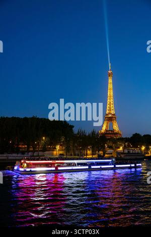 Eiffelturm in der Nacht, Paris, Frankreich Stockfoto
