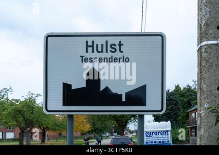 Straßenschild zum Eingang von Hulst, einem Dorf in der Gemeinde Tessenderlo, Belgien Stockfoto