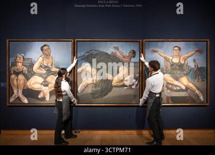 Christie's, London, Großbritannien. Oktober 2025. Der 20./21. Jahrhundert London Evening Sale findet am 15. Oktober statt. Zu den Höhepunkten zählen: Paula Rego (1935-2022), tanzende Strauße aus Walt Disneys „Fantasia“, 1995, geschätzte £ 3.000.000 - 5.000.000. Quelle: Malcolm Park/Alamy Live News Stockfoto
