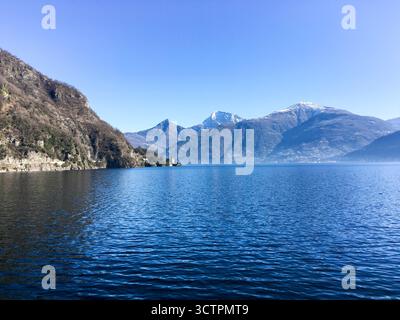 San Siro di Santa Maria Rezzonico - Italia: Wunderschöne Stadt am Comer See. Stockfoto