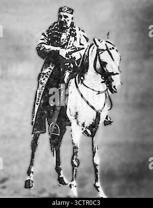 Ab Le Miroir, 30. Januar 1916. König Nikolaus I. von Montenegro zu Pferd, fotografiert während des Ersten Weltkrieges, lehnte die österreichischen Forderungen nach einem separaten Frieden ab und hielt die montenegrinische Linie mit den Alliierten trotz des starken militärischen Drucks aufrecht. Das Bild zeigt die nationale Führung und den Widerstand auf dem Balkan während des Ersten Weltkriegs. Stockfoto