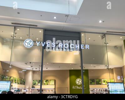 21. September 2025, Astana, Republik Kasachstan: Eine Einzelhandelsausstellung von Yves Rocher Stockfoto