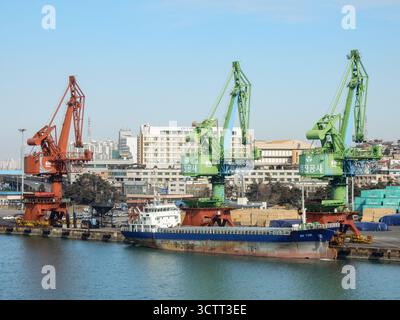 Industriedocks und Schiffe in Incheon, in der Nähe von Seoul, Südkorea Stockfoto