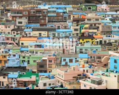 Häuser und Dächer des Gamcheon Culture Village in Busan, Südkorea Stockfoto