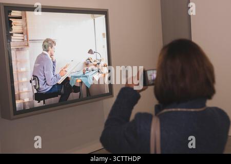 Torino, Italien. Oktober 2025. Anteprima stampa della mostra'Jeff Wall. Photos' Presso le Gallerie d'Italia. Torino, Italia - Mercoledì, 8 Ottobre 2025 - Cronaca - ( Foto Andrea Alfano/LaPresse ) Pressevorschau von "Jeff Wall". Fotoausstellung in der Gallerie d'Italia. Turin, Italien - Mittwoch, 8. Oktober 2025 - News - ( Foto Andrea Alfano/LaPresse ) Credit: LaPresse/Alamy Live News Stockfoto