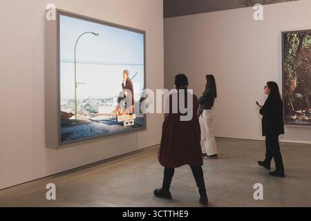 Torino, Italien. Oktober 2025. Anteprima stampa della mostra'Jeff Wall. Photos' Presso le Gallerie d'Italia. Torino, Italia - Mercoledì, 8 Ottobre 2025 - Cronaca - ( Foto Andrea Alfano/LaPresse ) Pressevorschau von "Jeff Wall". Fotoausstellung in der Gallerie d'Italia. Turin, Italien - Mittwoch, 8. Oktober 2025 - News - ( Foto Andrea Alfano/LaPresse ) Credit: LaPresse/Alamy Live News Stockfoto