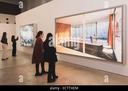 Torino, Italien. Oktober 2025. Anteprima stampa della mostra'Jeff Wall. Photos' Presso le Gallerie d'Italia. Torino, Italia - Mercoledì, 8 Ottobre 2025 - Cronaca - ( Foto Andrea Alfano/LaPresse ) Pressevorschau von "Jeff Wall". Fotoausstellung in der Gallerie d'Italia. Turin, Italien - Mittwoch, 8. Oktober 2025 - News - ( Foto Andrea Alfano/LaPresse ) Credit: LaPresse/Alamy Live News Stockfoto