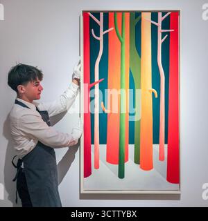 London, Großbritannien. Oktober 2025. Christie's Staff mit NICOLAS PARTY, Tree Trunks, 2015, Schätzung: £800.000-1.200.000. Christie's 20th/21st Century London Evening Sale. Quelle: Imageplotter/Alamy Live News Stockfoto
