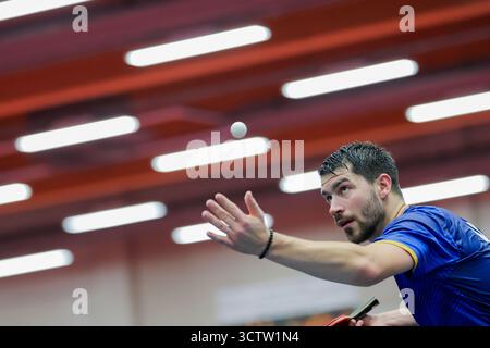 Düsseldorf, Deutschland. Oktober 2025. Tischtennis: Medientag, deutsche Tischtennismannschaft für die MannschaftsEuropameisterschaft, deutsches Tischtenniszentrum: Patrick Franziska beim Training. Quelle: Rolf Vennenbernd/dpa/Alamy Live News Stockfoto