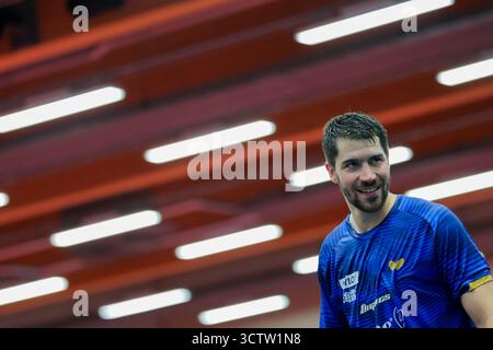 Düsseldorf, Deutschland. Oktober 2025. Tischtennis: Medientag, deutsche Tischtennismannschaft für die MannschaftsEuropameisterschaft, deutsches Tischtenniszentrum: Patrick Franziska beim Training. Quelle: Rolf Vennenbernd/dpa/Alamy Live News Stockfoto