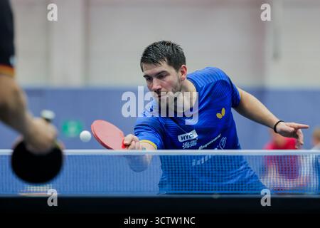Düsseldorf, Deutschland. Oktober 2025. Tischtennis: Medientag, deutsche Tischtennismannschaft für die MannschaftsEuropameisterschaft, deutsches Tischtenniszentrum: Patrick Franziska beim Training. Quelle: Rolf Vennenbernd/dpa/Alamy Live News Stockfoto