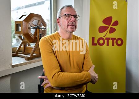 Berlin, Deutschland. Oktober 2025. Gewinnerberater Lutz Trabalski im Interview mit der Deutschen Presse-Agentur. Quelle: Michael UKAS/dpa/Alamy Live News Stockfoto