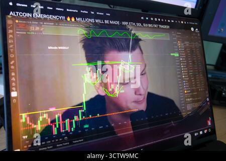 18. JUL 2025 - London, Großbritannien - Ein Standbild von einem Krypto-Währungs-Influencer - Ivan auf Tech - VLOG über Boom und Bankrott der Krypto-Märkte. Stockfoto