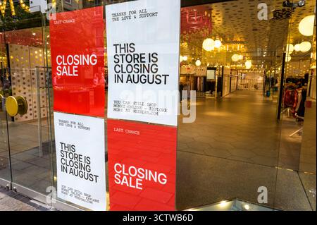 Schließung Verkauf und Ladenschließung im August markiert in einem Monki Bekleidungsgeschäft, Buchanan Street, Glasgow, Schottland, Großbritannien Stockfoto
