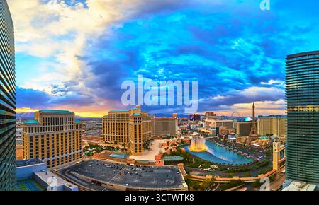 Las Vegas Strip Skyline Panorama mit Hotels Fountains und Sunset Sky Stockfoto