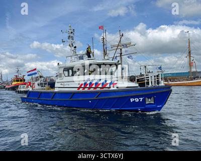 Amsterdam, Niederlande - 20. August 2025: Holländisches Polizeipatrouillenboot P97. Stockfoto