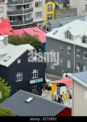 Aus der Vogelperspektive über Reykjavik, vom Hallgrimskirkja Kirchturm. Stockfoto