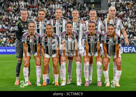 Turin, Italien. Oktober 2025. Die Spieler von Juventus waren während des Spiels der UEFA Women's Champions League 2025/26 zwischen Juventus FC und SL Benfica im Juventus-Stadion zu sehen. Endpunktzahl: Juventus 2:1 Benfica. Quelle: SOPA Images Limited/Alamy Live News Stockfoto