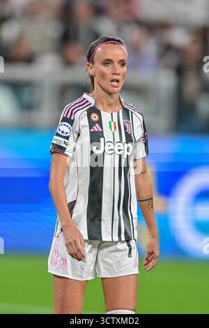 Turin, Italien. Oktober 2025. Barbara Bonansea wurde während des Spiels der UEFA Women's Champions League 2025/26 zwischen Juventus FC und SL Benfica im Juventus Stadion gesehen. Endpunktzahl: Juventus 2:1 Benfica. Quelle: SOPA Images Limited/Alamy Live News Stockfoto