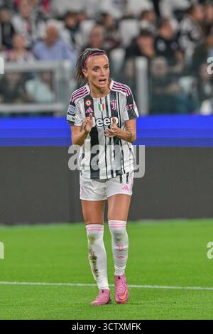 Turin, Italien. Oktober 2025. Barbara Bonansea wurde während des Spiels der UEFA Women's Champions League 2025/26 zwischen Juventus FC und SL Benfica im Juventus Stadion gesehen. Endpunktzahl: Juventus 2:1 Benfica. Quelle: SOPA Images Limited/Alamy Live News Stockfoto