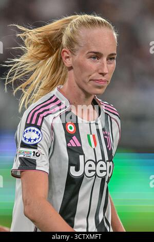 Turin, Italien. Oktober 2025. Amalie Vangsgaard von Juventus wurde während des Spiels der UEFA Women's Champions League 2025/26 zwischen Juventus FC und SL Benfica im Juventus Stadion gesehen. Endpunktzahl: Juventus 2:1 Benfica. Quelle: SOPA Images Limited/Alamy Live News Stockfoto