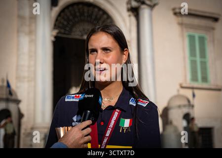 Rom, Rm, Italien. Oktober 2025. Die Volleyballnationalmannschaften der Frauen und Männer verlassen nach einem Treffen mit Präsident Mattarella das Quirinale, nachdem sie ihre jeweiligen Weltmeisterschaftssiege erreicht haben. ANNA DANESI spricht mit der Presse. (Kreditbild: © Marco Di Gianvito/ZUMA Press Wire) NUR REDAKTIONELLE VERWENDUNG! Nicht für kommerzielle ZWECKE! Stockfoto