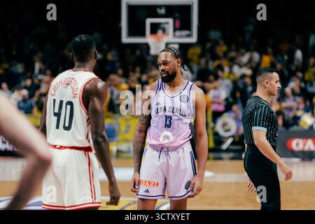 Berlin, Deutschland. Oktober 2025. Berlin, 7. Oktober 2025 J’wan Roberts (#13 - ALBA Berlin) während des Basketball Champions League-Spiels zwischen Alba Berlin und Elan Chalon in der Uber Arena in Berlin. (Gabor Baumgarten/SPP) Credit: SPP Sport Press Photo. /Alamy Live News Stockfoto
