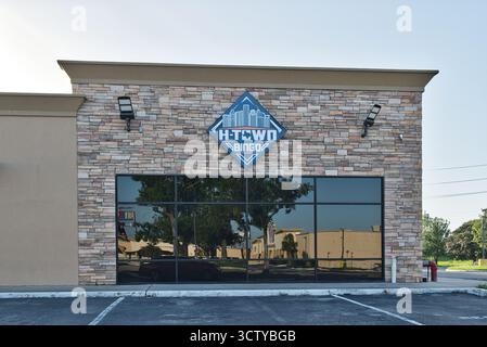 Houston, Texas, USA 06-22-2025: Außenfassade des Business Storefront in h-Town Bingo. Stockfoto