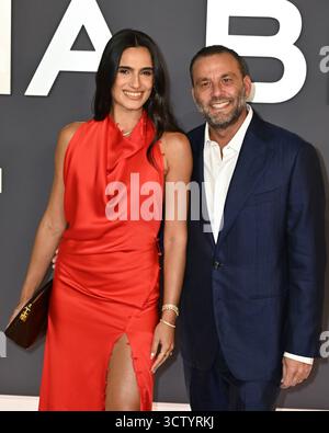 Isabela Grutman und David Grutman nehmen an der „Victoria Beckham“-Weltpremiere auf der Curzon Mayfair in London teil. UK. Mittwoch, 8. Oktober 2025 Stockfoto