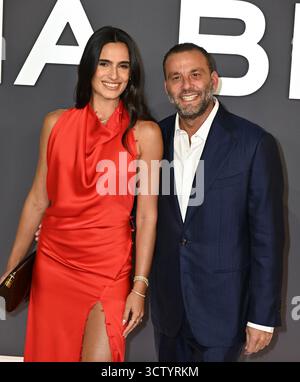 Isabela Grutman und David Grutman nehmen an der „Victoria Beckham“-Weltpremiere auf der Curzon Mayfair in London teil. UK. Mittwoch, 8. Oktober 2025 Stockfoto