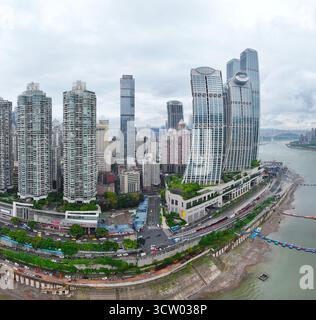Luftaufnahmen des Chaotianmen Piers der Dongshuimen Yangtze River Bridge im Yuzhong District, Stadt Chongqing Stockfoto