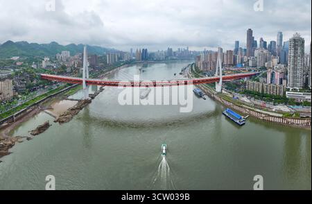 Luftaufnahmen des Chaotianmen Piers der Dongshuimen Yangtze River Bridge im Yuzhong District, Stadt Chongqing Stockfoto