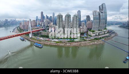 Luftaufnahmen des Chaotianmen Piers der Dongshuimen Yangtze River Bridge im Yuzhong District, Stadt Chongqing Stockfoto