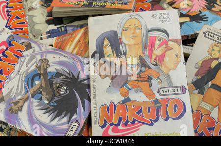Kalimantan Selatan, Indonesien, 10 26 2023: Stack of Naruto Manga or Japanese Comic Collections Stockfoto
