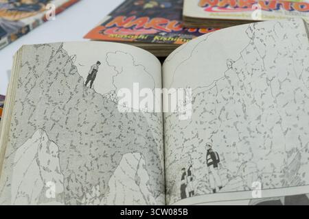 Kalimantan Selatan, Indonesien, 10 26 2023: Naruto Manga oder japanische Comic-Sammlung. Page Naruto und Sasuke treffen sich zum ersten Mal, als Naruto Ship Stockfoto