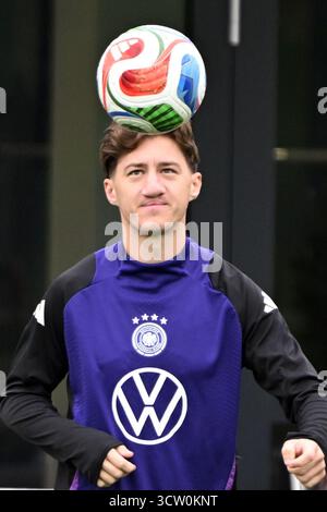 Herzogenaurach, Deutschland. Oktober 2025. Fußball: Nationalmannschaft, WM-Qualifikation, vor dem Spiel gegen Luxemburg (10.10.), Angelo Stiller (Deutschland) im Training. Quelle: Federico Gambarini/dpa/Alamy Live News Stockfoto