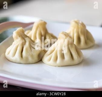 Traditionelles georgianisches Essen namens Chinkali Stockfoto