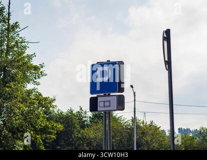 Nahaufnahme des Parkschilds Stockfoto