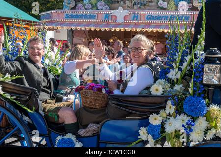 München, 190. Münchner Oktoberfest, Wiesn Einzug, Festkutsche der Ochsenbraterei, Familie Haberl *** München, 190 Münchner Oktoberfest, Oktoberfestprozession, Festkutsche der Ochsenbraterei, Familie Haberl Stockfoto