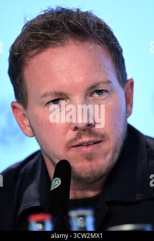 Herzogenaurach, Deutschland. Oktober 2025. Fußball: Nationalmannschaft, WM-Qualifikation, vor dem Spiel gegen Luxemburg (10.10.) beantwortet Nationaltrainer Julian Nagelsmann Fragen von Journalisten. Quelle: Federico Gambarini/dpa/Alamy Live News Stockfoto