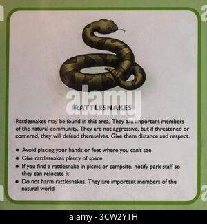 Sunol, Kalifornien, USA – 20. September 2025: Schild „Klapperschlangen“ im Sunol Regional Park im Alameda County. Stockfoto