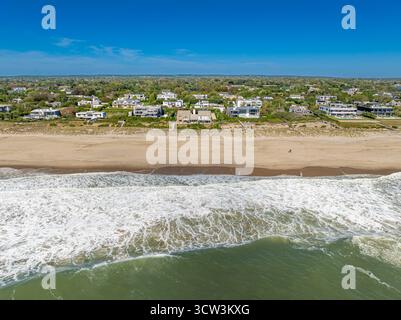 Luftaufnahme der Häuser am Wasser in bridgehampton, ny Stockfoto