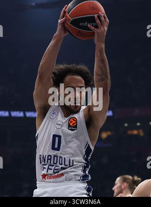 Efes' Shane larkin während des Euroleague Basketballspiels zwischen Partizan Belgrad und Anadolu Efes Istanbul am 9. Oktober. 2025. In Belgrad, Serbien. (Foto: Pedja Milosavljevic/STARSPORT ©) Stockfoto