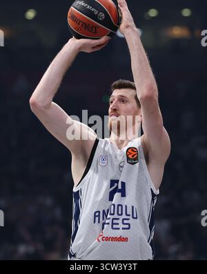 Efes’ Ercan Osmani während des Euroleague Basketballspiels zwischen Partizan Belgrad und Anadolu Efes Istanbul am 9. Oktober. 2025. In Belgrad, Serbien. (Foto: Pedja Milosavljevic/STARSPORT ©) Stockfoto